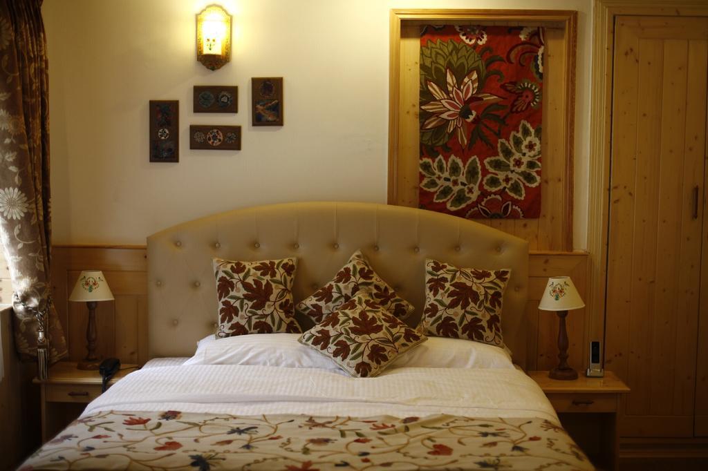Dove Cottage Srīnagar Zewnętrze zdjęcie