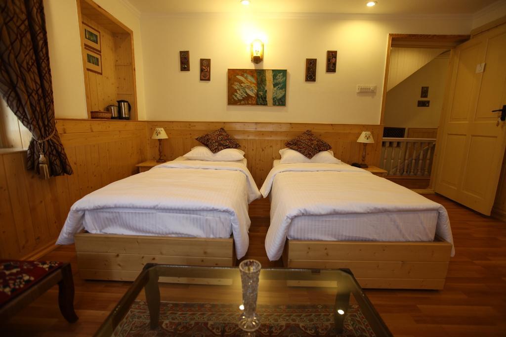Dove Cottage Srīnagar Zewnętrze zdjęcie