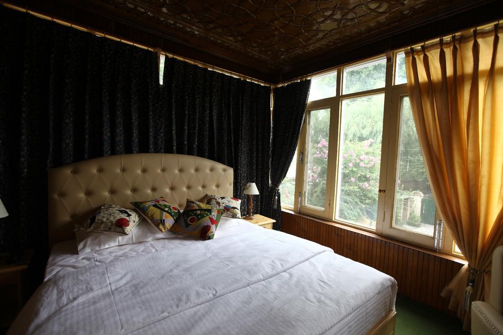 Dove Cottage Srīnagar Zewnętrze zdjęcie