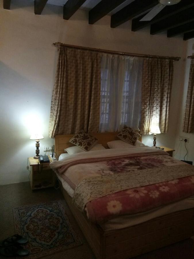 Dove Cottage Srīnagar Zewnętrze zdjęcie